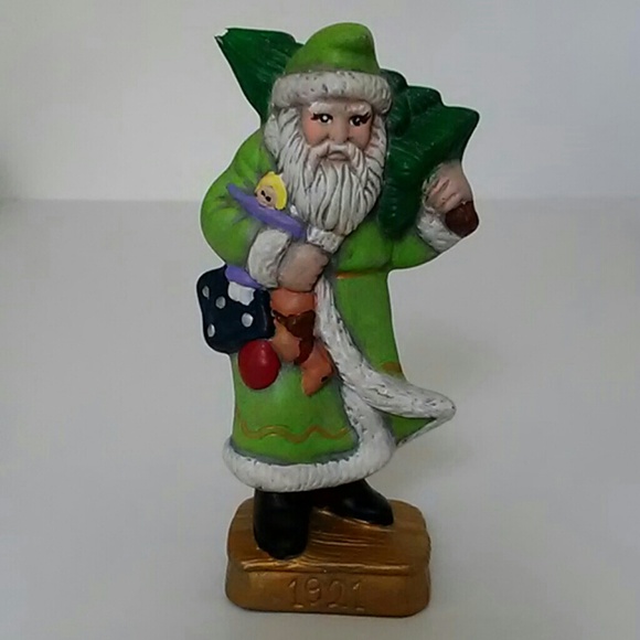 Santa Through the Years Figurines Collections - Picture 7 of 8